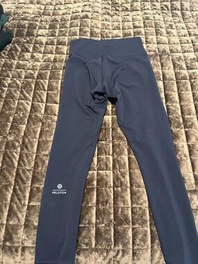 Peloton/Lululemon Performance Leggings